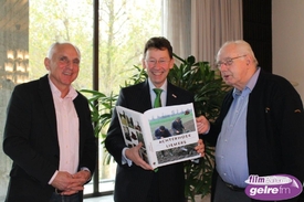 Eerste fotoboek Jan Gal van uitgeverij Fagus voor Clemens Cornielje.