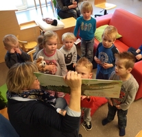 Familie en voorlezen staan centraal deze maand bij Kinderdagverblijf Bambi!