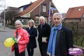 Grensactie in Dinxperlo, Progressieve Partij deelt loten uit.