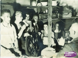 Foto onderduikplek, wie heeft meer informatie?