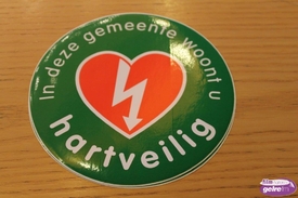 Aalten ontvangt bokaal 'hartveilige gemeente'.