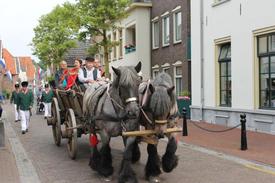 Kleurrijke en vrolijke optocht tijdens Volksfeest Bredevoort