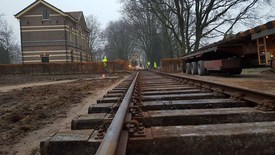 Een historische locomotief in de achtertuin