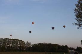 Luchtballonnen zweven boven Aalten-Zuid