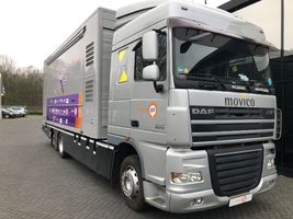 Omroep Gelderland en Gelre FM met de verkiezingsbus lokaal
