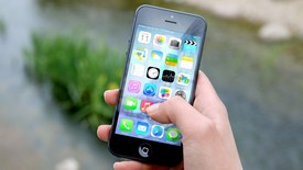 Ongeluk door mobieltje op de fiets